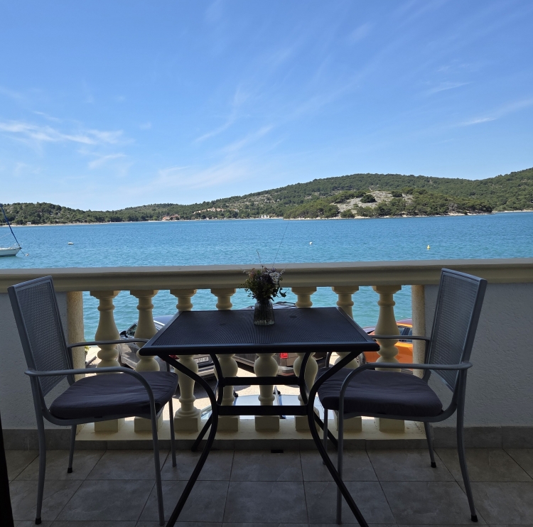 Apartment nr.2 by the sea in Tisno: