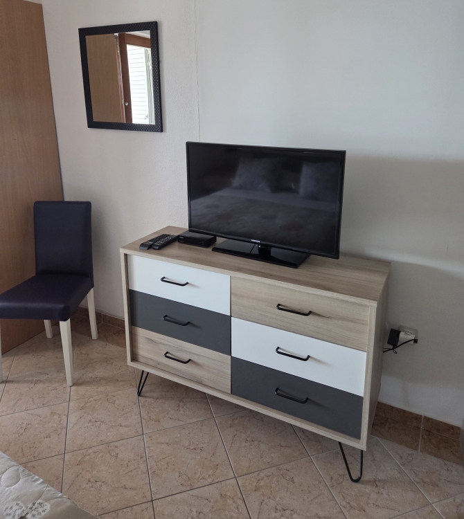 Apartment nr.4 by the sea for two person in Tisno: