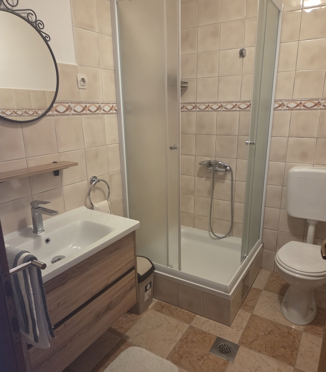 Apartment nr.4 by the sea for two person in Tisno:
