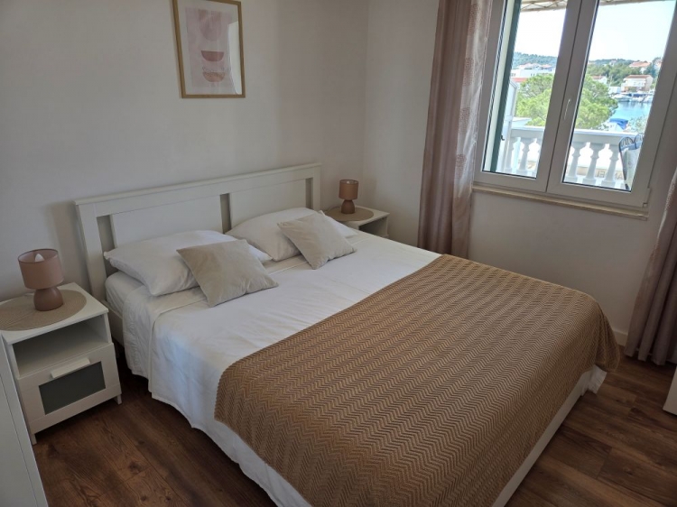 Apartment NR.1 by the sea in Jezera, Murter: