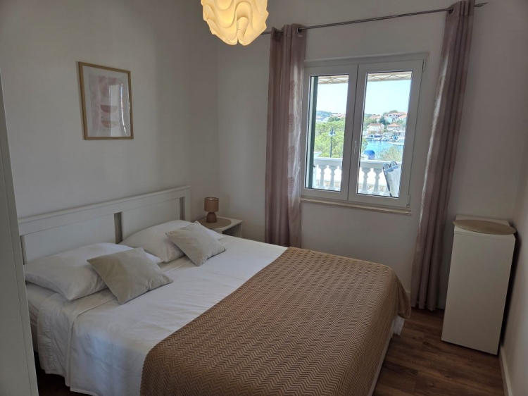 Apartment NR.1 by the sea in Jezera, Murter: