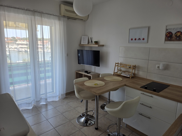 Apartment NR.3 by the sea , Jezera , Island Murter: