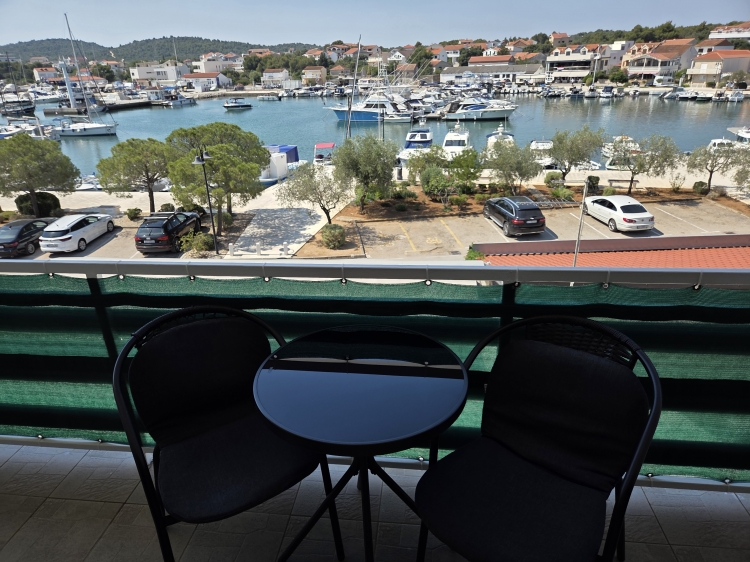 Apartment NR.3 by the sea , Jezera , Island Murter: