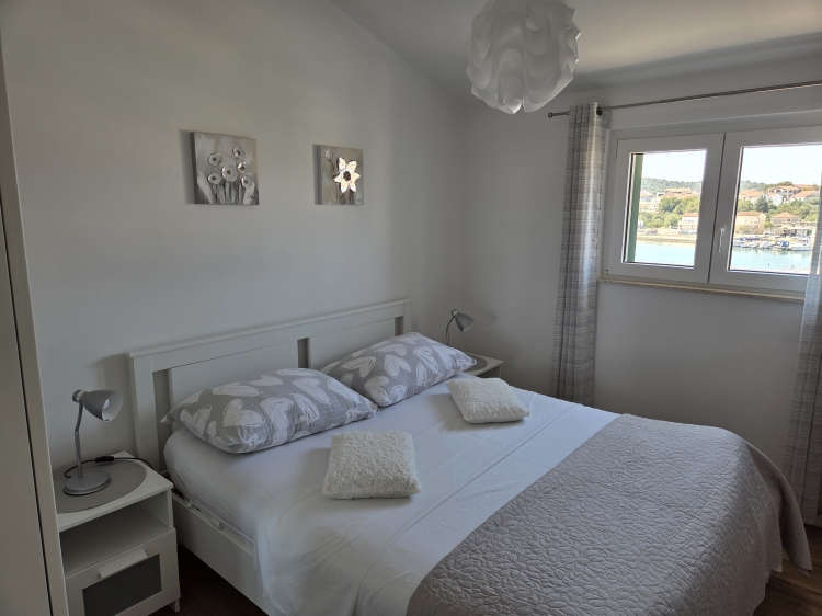 Apartment with view in Center of Jezera for 2 max. 3 Person: