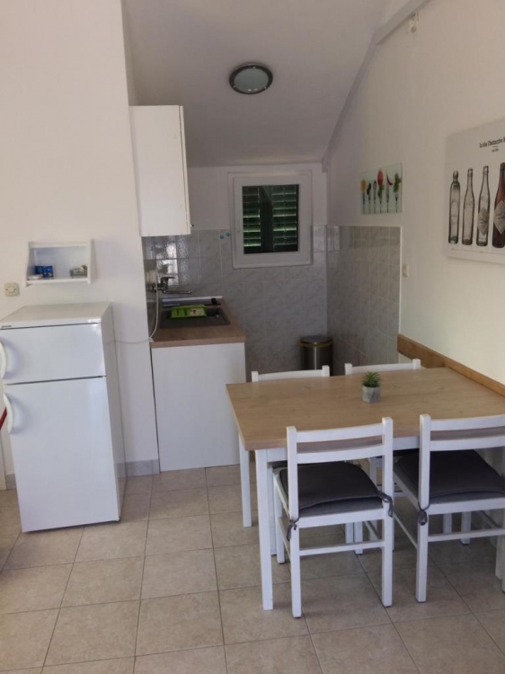 Apartman 2+2  in Jezera , Murter by the beach: