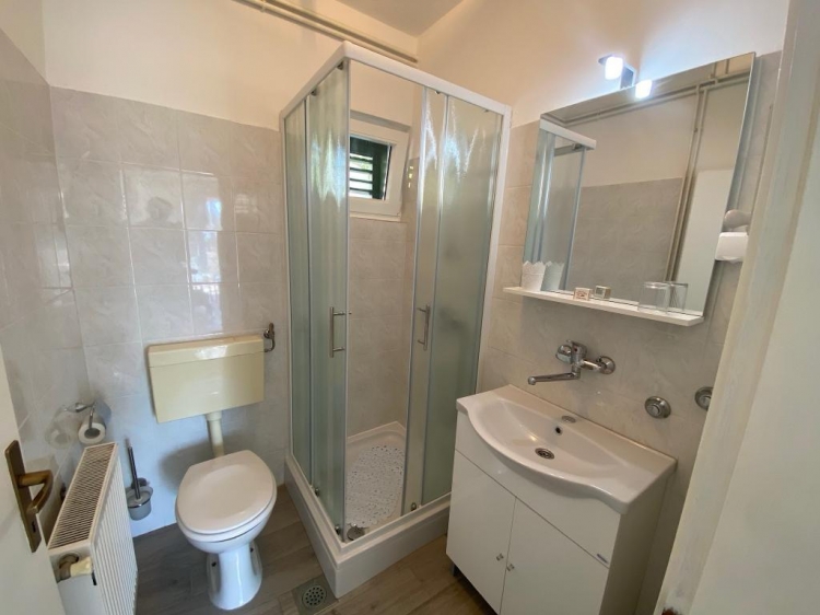 Apartman 2+2  in Jezera , Murter by the beach: