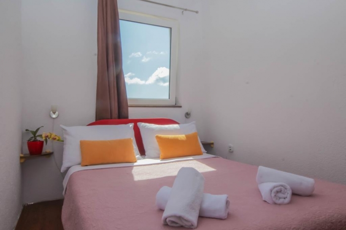 Apartment Snjezo YELLOW  in Jezera , Murter Island: