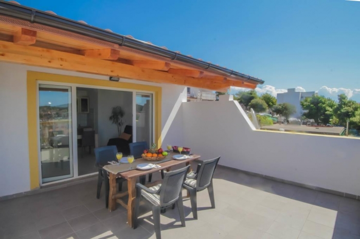 Apartment Snjezo YELLOW  in Jezera , Murter Island: