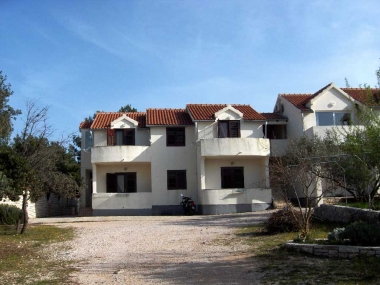 Apartman 2+2 in Jezera by the beach: