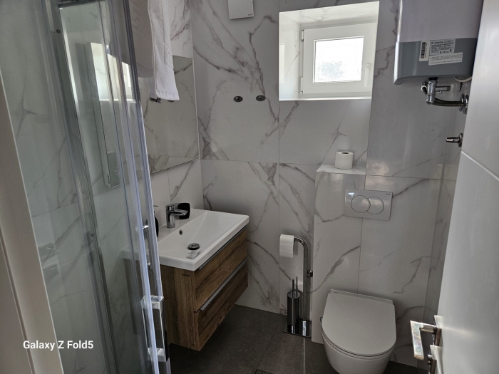 Apartment DORA in center with jacuzzy: