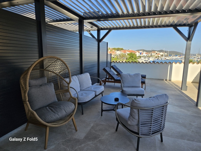 Apartment DORA in center with jacuzzy: