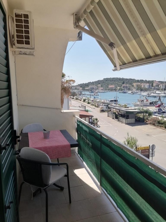 Apartment in Center for 4 , Jezera, Island Murter: