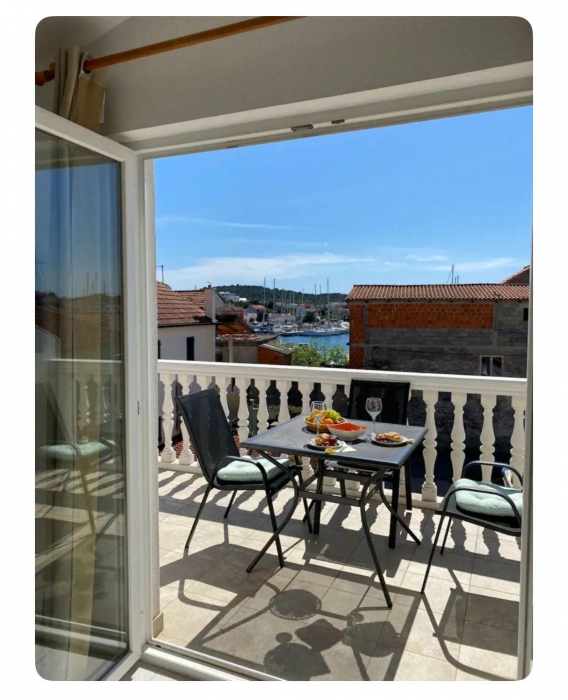 Apartment Adrian 2.2. green: