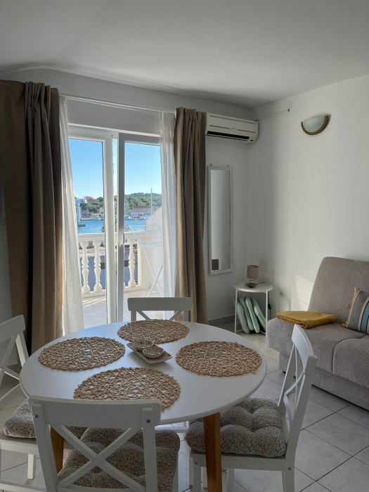 Apartment Adrian 2.2. green: