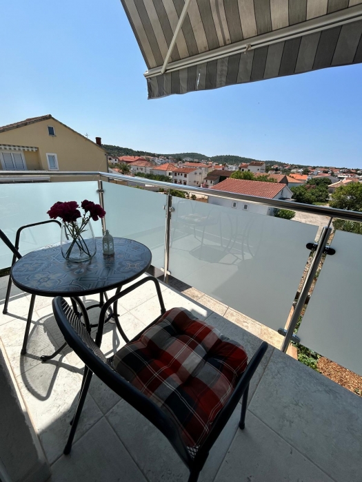 Apartment E. nr.2 for three: