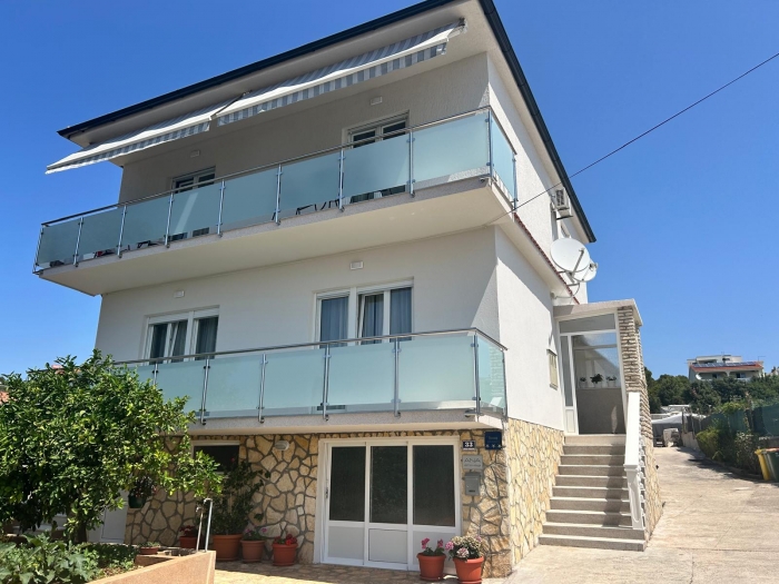 Apartment E. nr.2 for three: